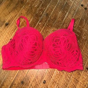 Victoria’s Secret Dream Angels red lacy 36DDD bra